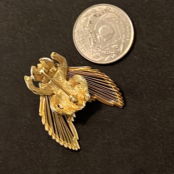 Vintage Whimsical Monet Gold & White Winged Bee Brooch - Picture 8 of 9
